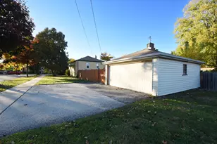 243 Pine Ln, Bensenville, IL 60106 - Photo 5