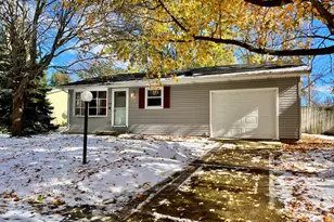 614 Creve Coeur Dr, Champaign, IL 61822 - Photo 3