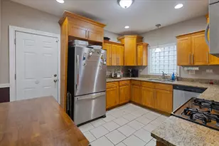 8225 S Manistee Ave, Chicago, IL 60617 - Photo 11