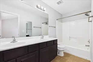 607 Clayton Cir, Sycamore, IL 60178 - Photo 17