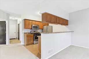 607 Clayton Cir, Sycamore, IL 60178 - Photo 9