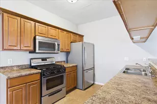 607 Clayton Cir, Sycamore, IL 60178 - Photo 11