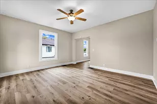 222 W Chestnut St, Hoopeston, IL 60942 - Photo 3