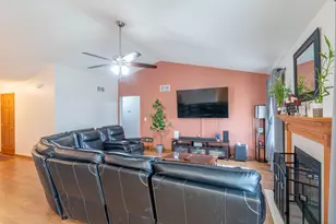 726 Golden Prairie Dr, Davis Junction, IL 61020 - Photo 7