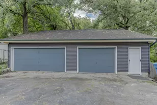 1322 Benton St, Crete, IL 60417 - Photo 3