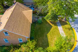 7635 W 65th Pl, Bedford Park, IL 60501 - Photo 3