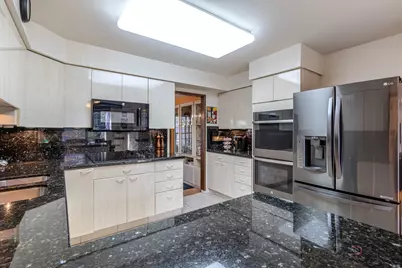 [Address not provided], Deerfield, IL 60015 - Photo 9