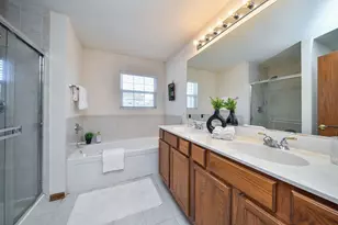 3174 Renard Ln, Saint Charles, IL 60175 - Photo 17