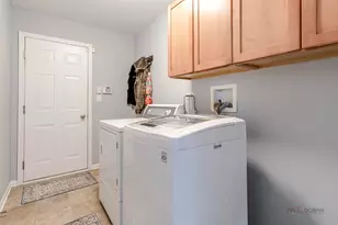 683 Niagara Dr, Volo, IL 60073 - Photo 17