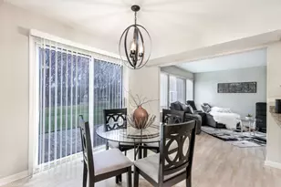 434 Locksley Dr, Streamwood, IL 60107 - Photo 3