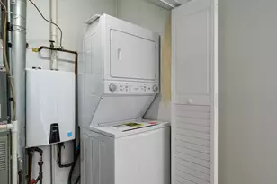 3033 N Racine Ave, Chicago, IL 60657 - Photo 17