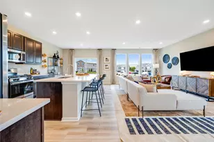 636 Cassia Ct, Crystal Lake, IL 60012 - Photo 5