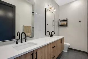 856 N Campbell Ave, Chicago, IL 60622 - Photo 17