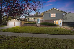 18208 Fountainbleau Dr, Hazel Crest, IL 60429 - Photo 1