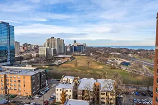 707 W Junior Terrace, Chicago, IL 60613 - Photo 35