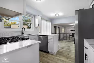 118 Camelot Way, Bolingbrook, IL 60440 - Photo 3