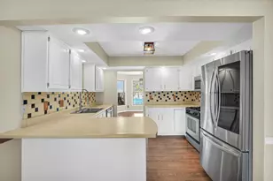 808 Lakeshore Dr, Tuscola, IL 61953 - Photo 17