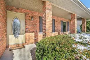 808 Lakeshore Dr, Tuscola, IL 61953 - Photo 5