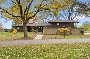 3246 Landwehr Rd, Northbrook, IL 60062 - Photo 1