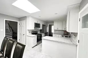 30W359 Wiant Rd, West Chicago, IL 60185 - Photo 5