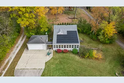 29652 W Roberts Road, Island Lake, IL 60042 - Photo 13