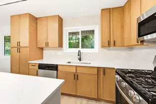 3725 N Firestone Dr, Hoffman Estates, IL 60192 - Photo 5