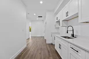 1421 E 69th Pl, Chicago, IL 60637 - Photo 5