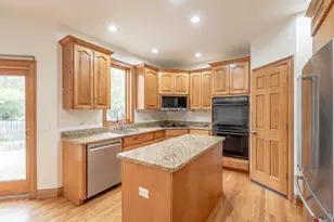 26W185 Meadowview Ct, Wheaton, IL 60187 - Photo 7