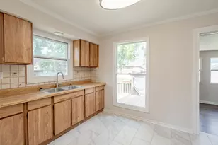 9729 Merton Ave, Oak Lawn, IL 60453 - Photo 3