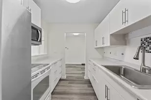 900 N Lakeside Dr, Vernon Hills, IL 60061 - Photo 13