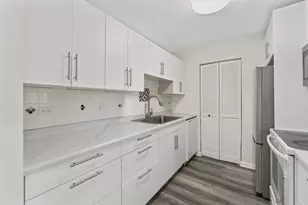 900 N Lakeside Dr, Vernon Hills, IL 60061 - Photo 11