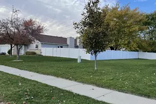 407 Raven Dr, Manteno, IL 60950 - Photo 3