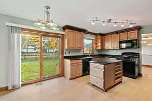 745 Edenwood Dr, Roselle, IL 60172 - Photo 13