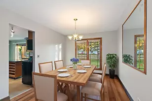 745 Edenwood Dr, Roselle, IL 60172 - Photo 9