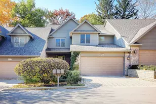 921 Oak Crest Ln, Saint Charles, IL 60175 - Photo 1