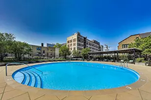 3930 N Pine Grove Ave, Chicago, IL 60613 - Photo 41