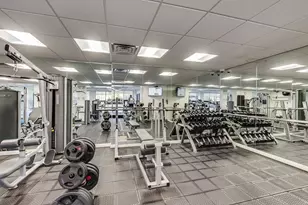 3930 N Pine Grove Ave, Chicago, IL 60613 - Photo 37