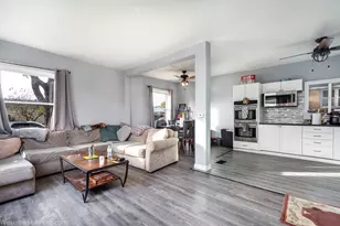 8759 S Troy Ave, Evergreen Park, IL 60805 - Photo 5