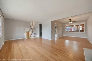 320 Elmwood Dr, Naperville, IL 60540 - Photo 3