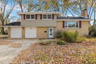 320 Elmwood Dr, Naperville, IL 60540 - Photo 1