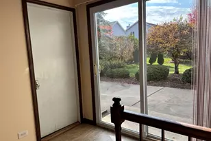 4950 Tarrington Dr, Hoffman Estates, IL 60010 - Photo 3