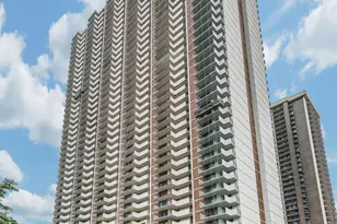 6033 N Sheridan Rd, Chicago, IL 60660 - Photo 1