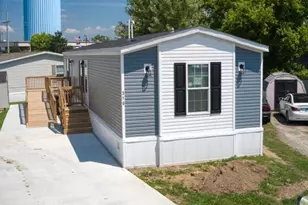 310 Apollo Ct, Round Lake, IL 60073 - Photo 1