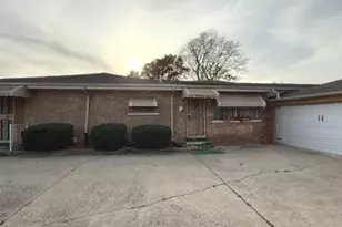 2732 Circle Dr, Markham, IL 60428 - Photo 3