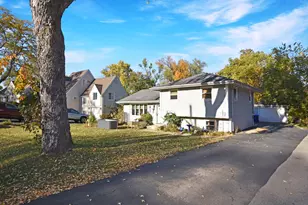 916 Lacey Ave, Lisle, IL 60532 - Photo 3