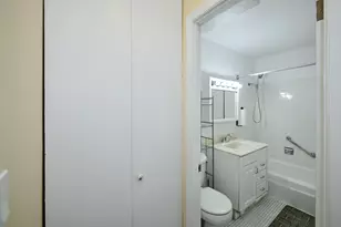 8541 Lotus Ave, Skokie, IL 60077 - Photo 19