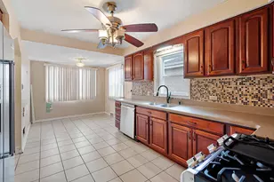 10737 S Emerald Ave, Chicago, IL 60628 - Photo 7