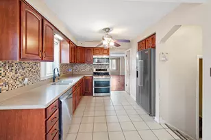 10737 S Emerald Ave, Chicago, IL 60628 - Photo 5