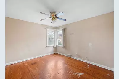 10737 S Emerald Avenue, Chicago, IL 60628 - Photo 9