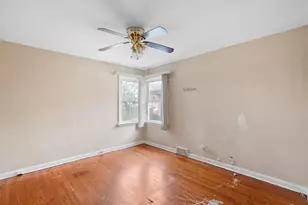 10737 S Emerald Ave, Chicago, IL 60628 - Photo 9